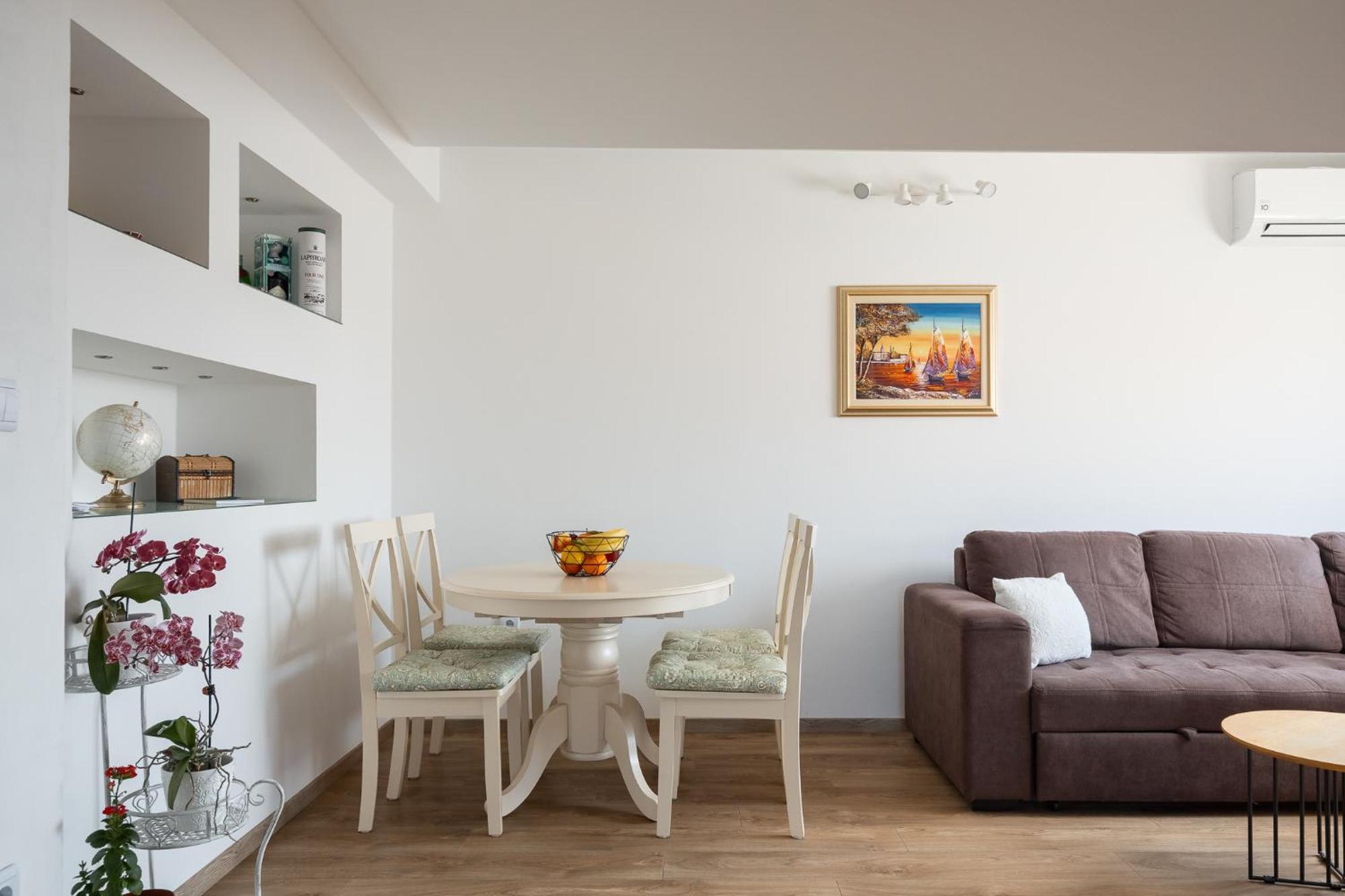 Sunny Apartment